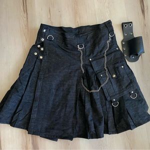 Damn Near Kilt ‘Em Men’s Medium Utility “Smithy Kilt” and Leather Bottle Holder